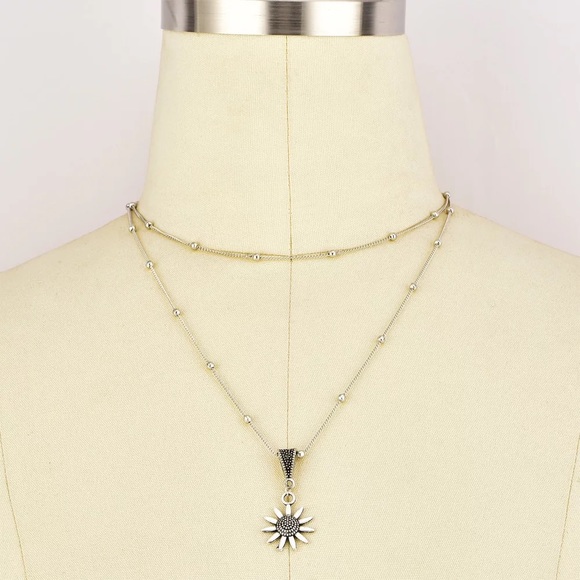 3/$30 🤍 Sunflower Layered Necklace - Picture 2 of 6